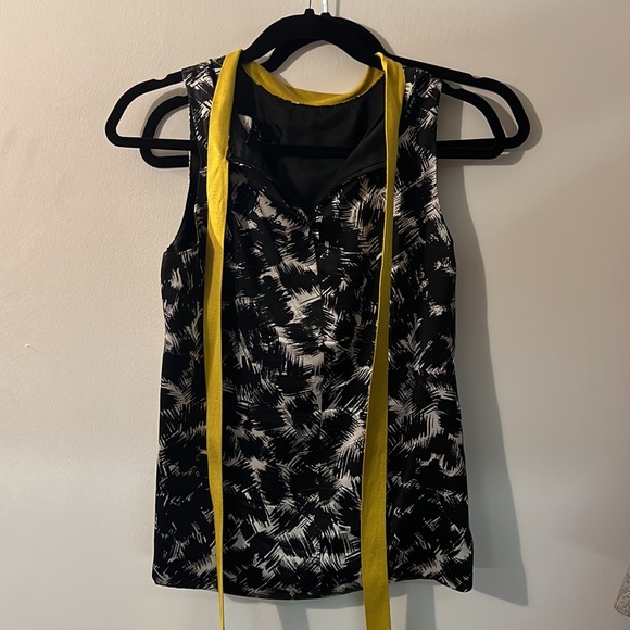 Sleeveless top - Picture 2 of 2